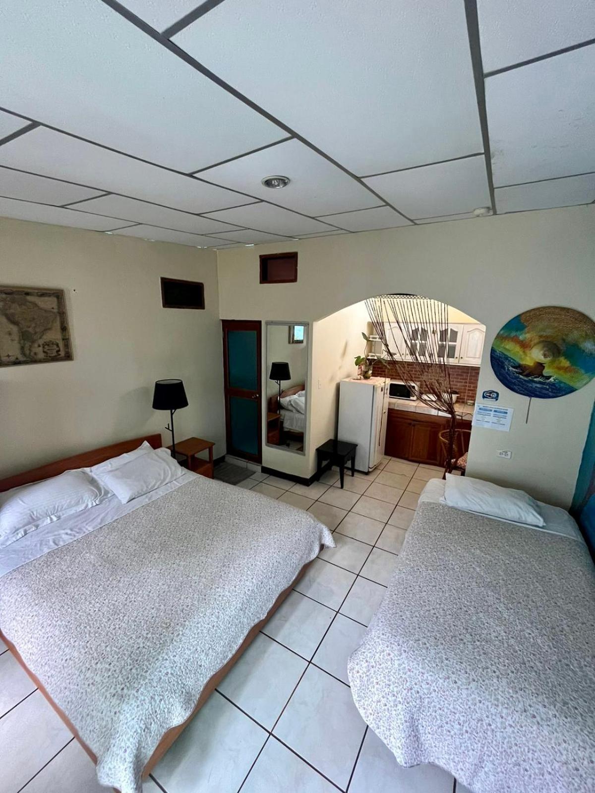 Nelyza'S Suites & Adventure Puerto Ayora  Eksteriør bilde