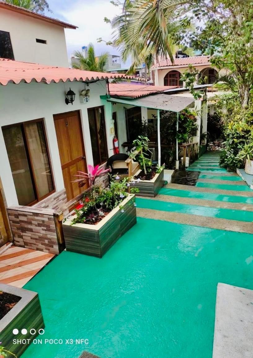 Nelyza'S Suites & Adventure Puerto Ayora  Eksteriør bilde