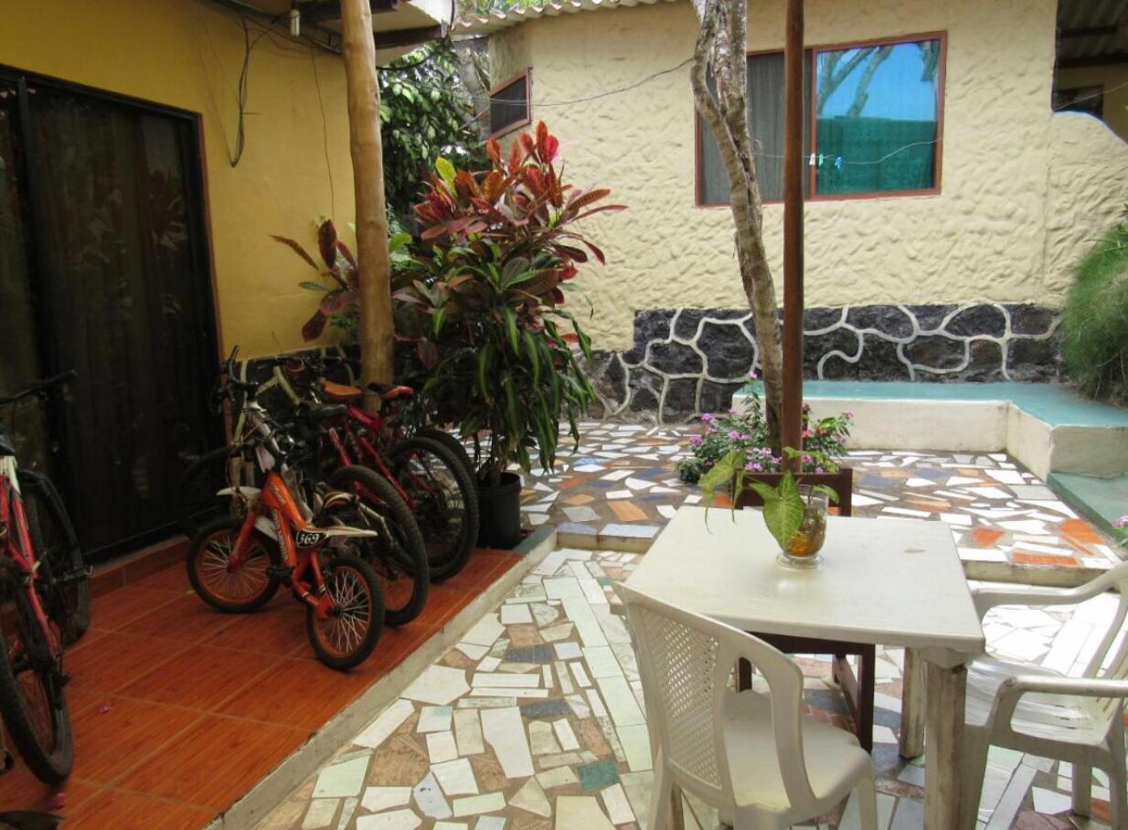 Nelyza'S Suites & Adventure Puerto Ayora  Eksteriør bilde